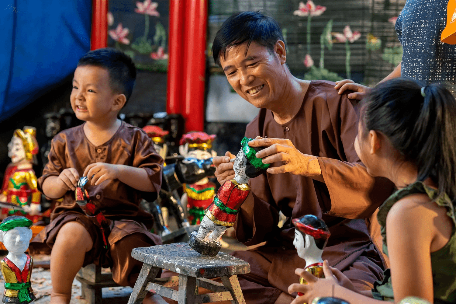 Nghệ nhân múa rối nước Nguyễn Đình Bảy